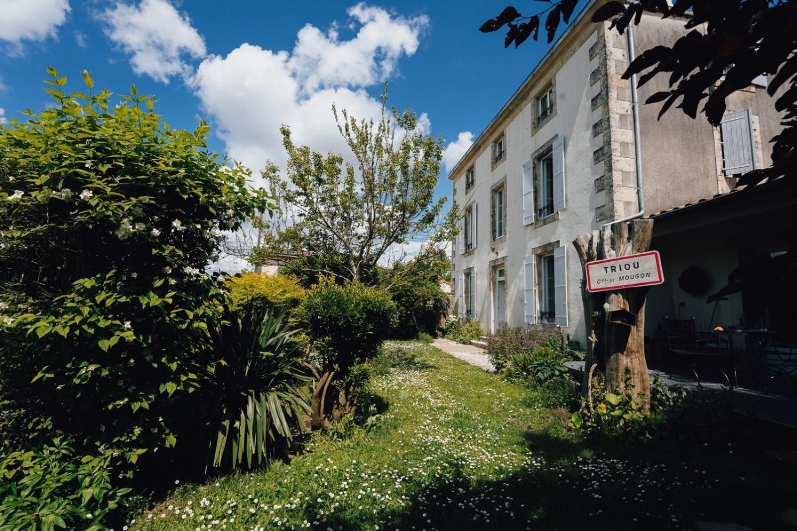 Chez Guilem Bed & Breakfast Saint-Maixent-l'Ecole Exterior photo